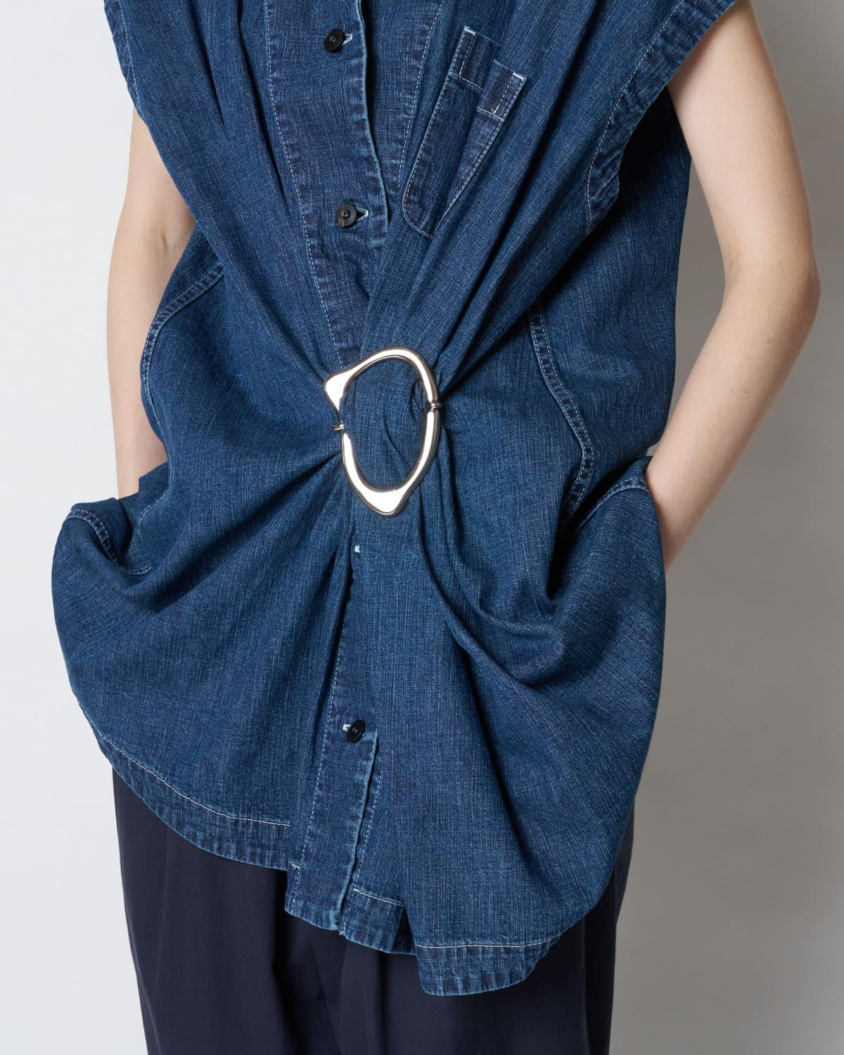 【PRE ORDER】NOA - DENIM GATHERED TOP WITH BUCKLE