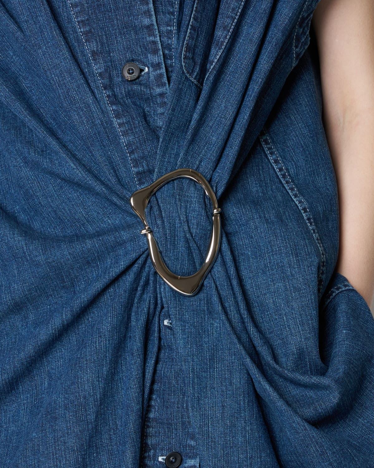 【PRE ORDER】NOA - DENIM GATHERED TOP WITH BUCKLE
