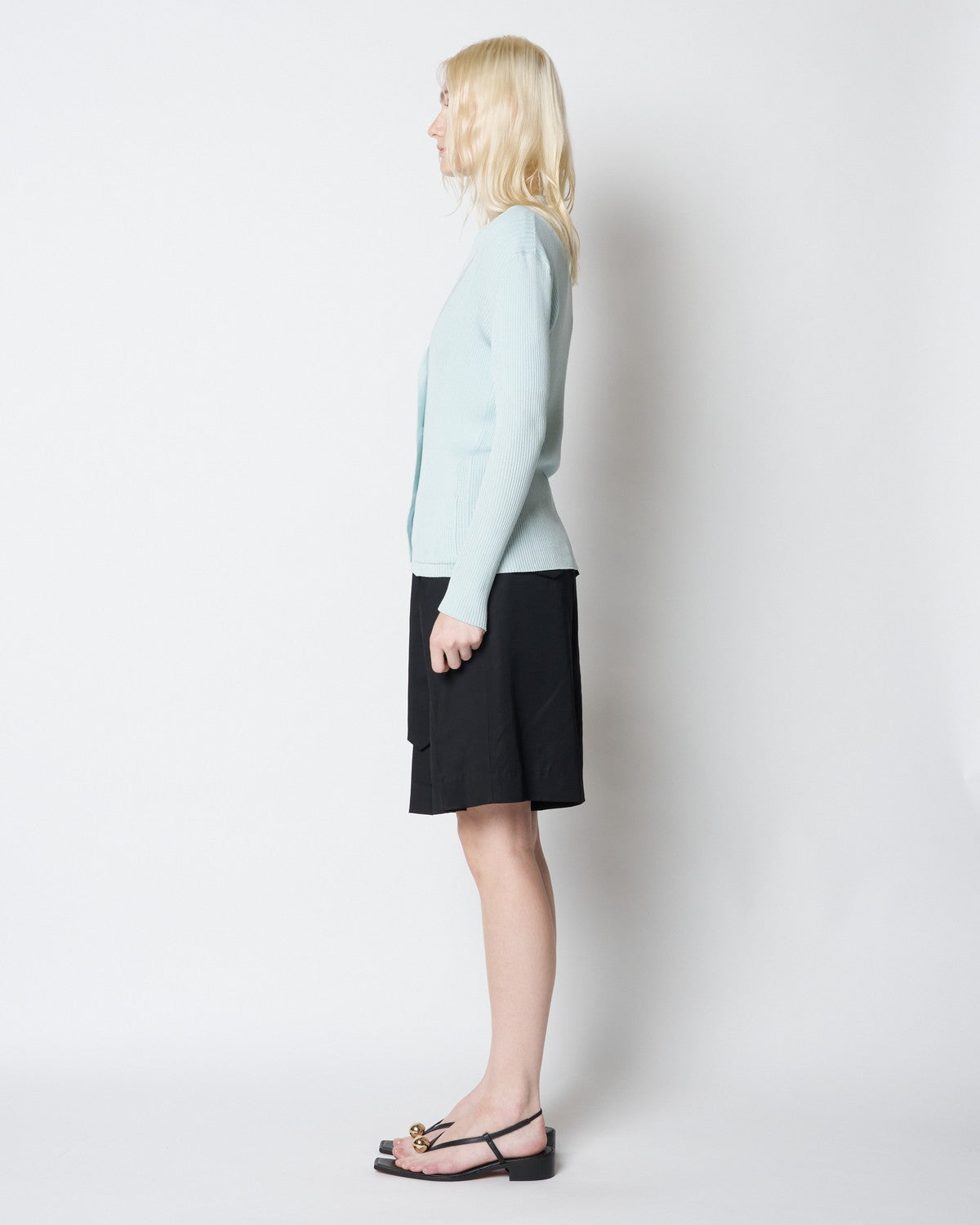 【PRE ORDER】PEARL - V NECK CARDIGAN WITH BUTTONS