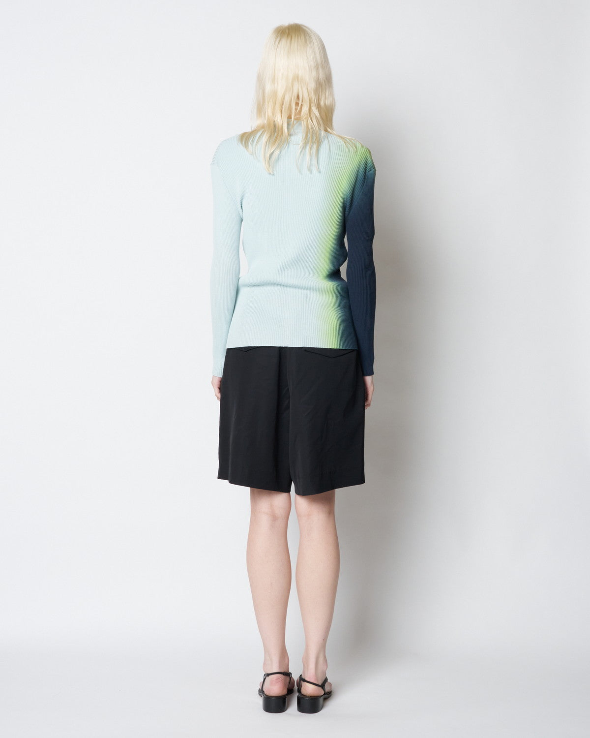 【PRE ORDER】PEARL - V NECK CARDIGAN WITH BUTTONS