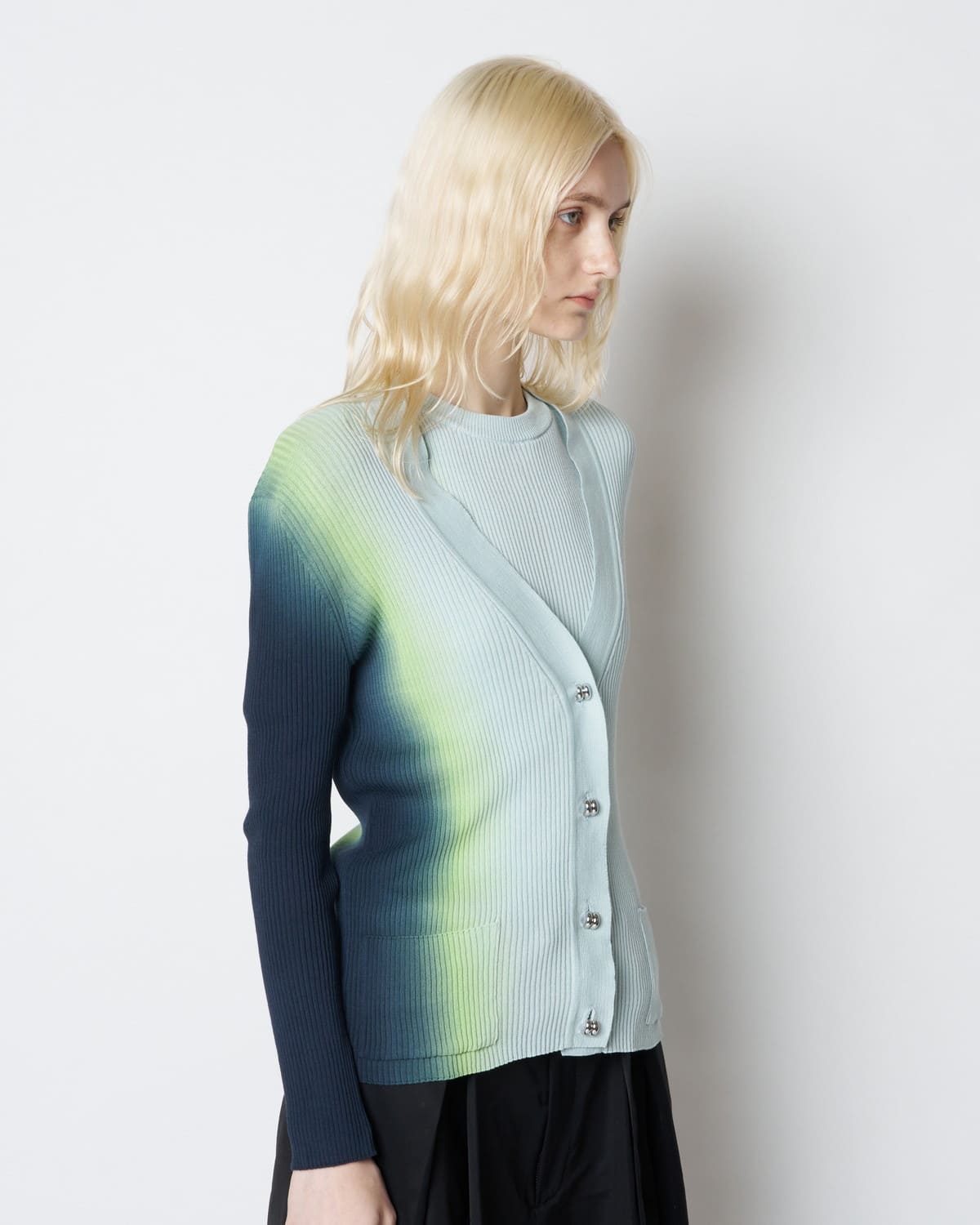 【PRE ORDER】PEARL - V NECK CARDIGAN WITH BUTTONS