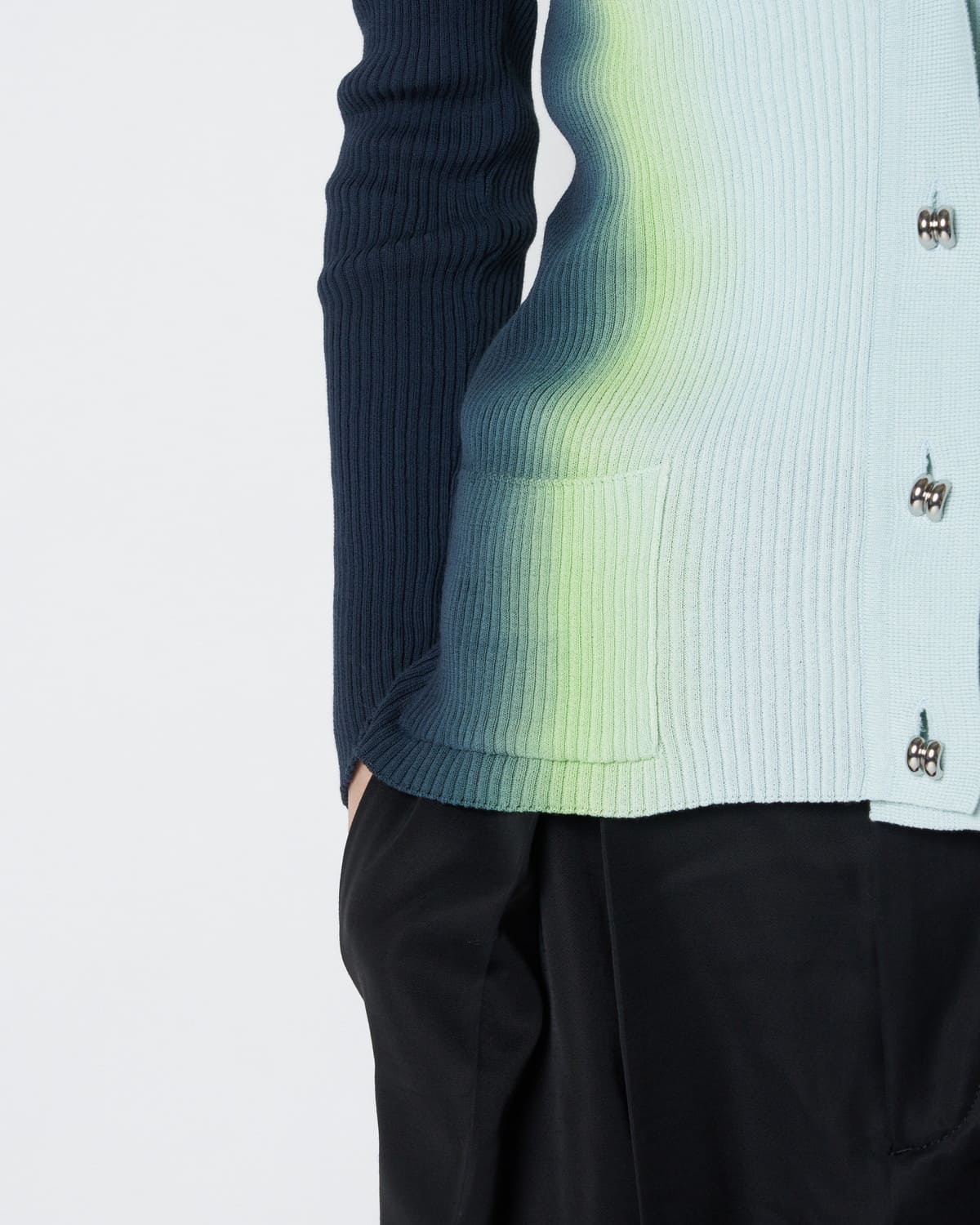 【PRE ORDER】PEARL - V NECK CARDIGAN WITH BUTTONS