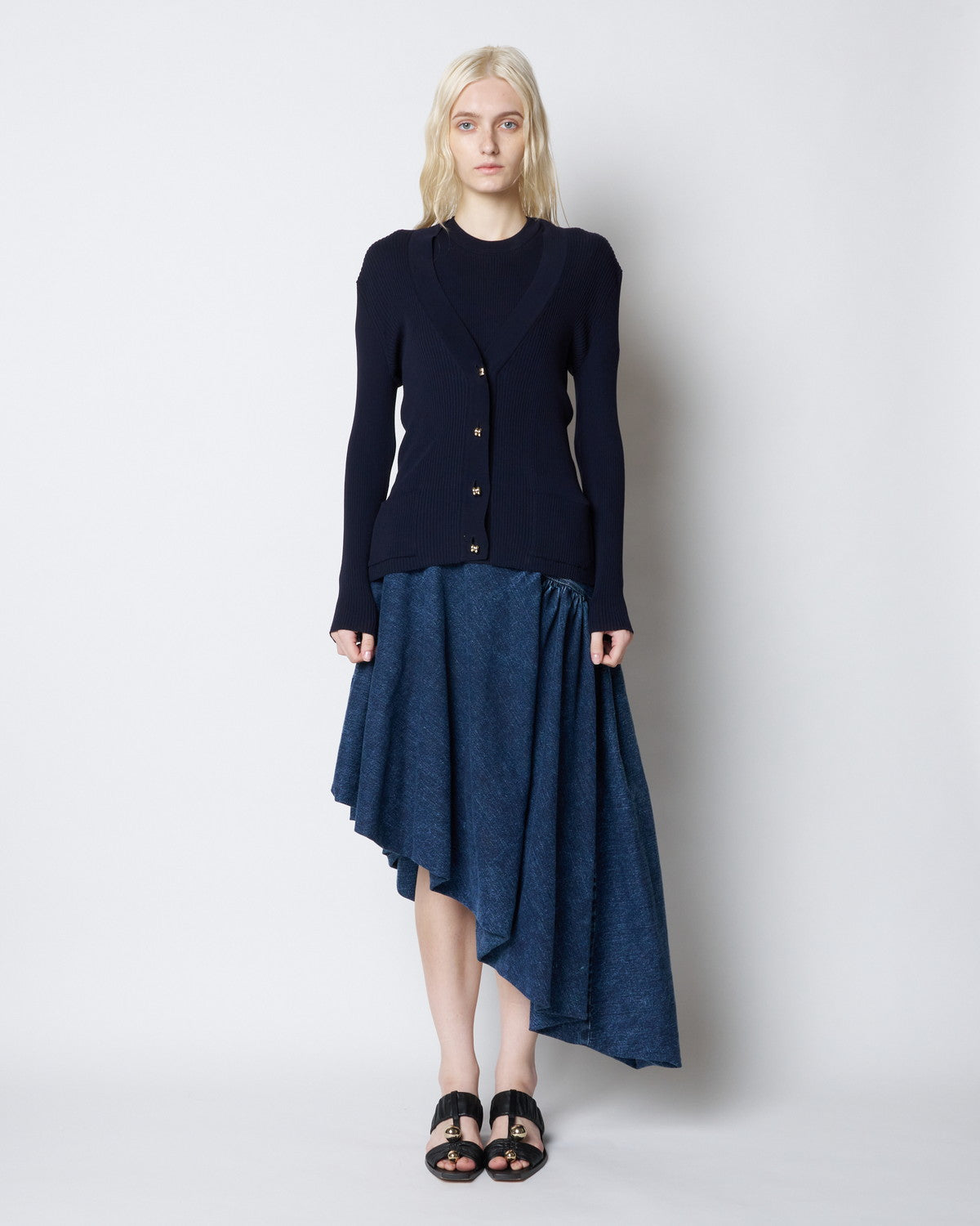 【PRE ORDER】PEARL - V NECK CARDIGAN WITH BUTTONS