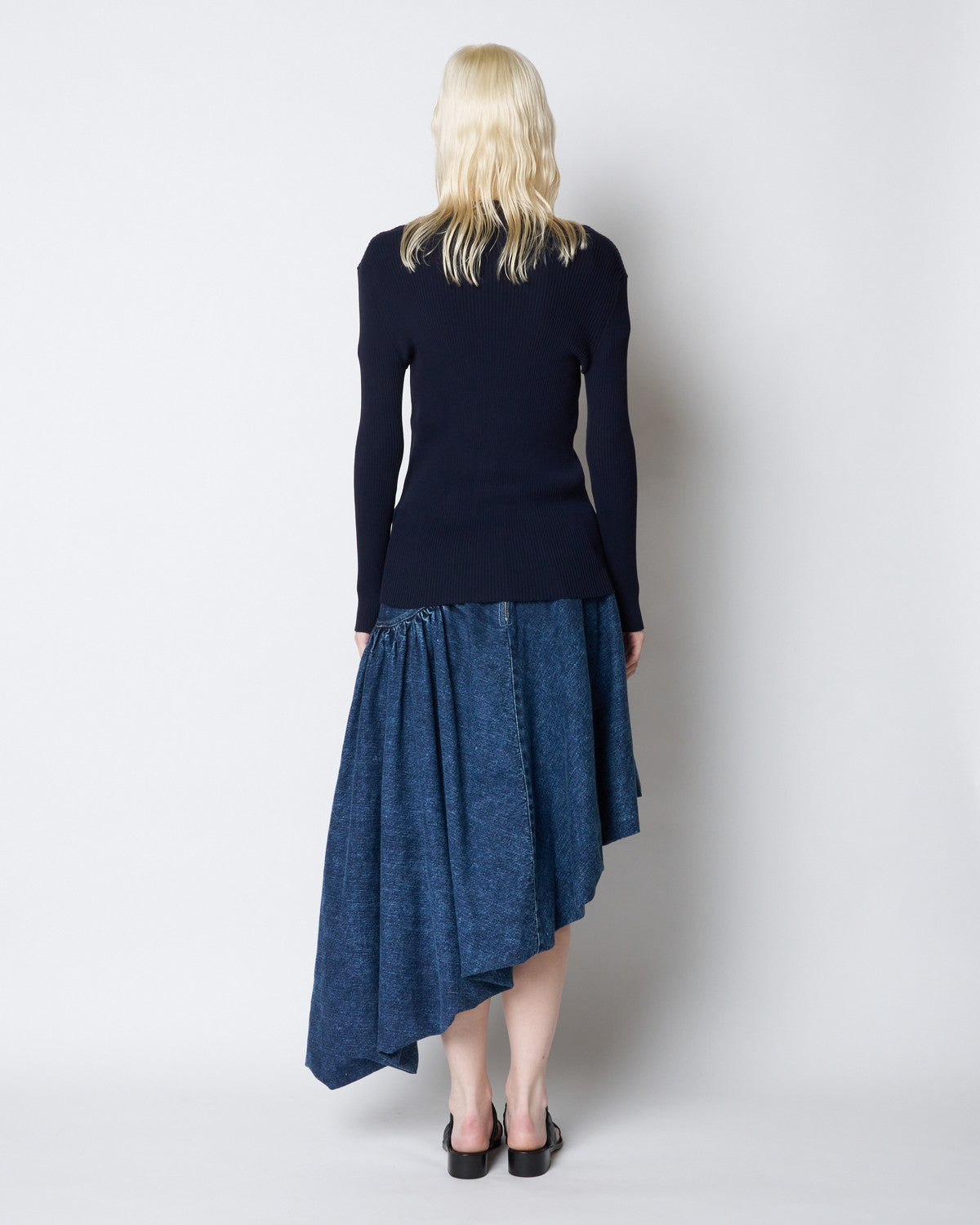 【PRE ORDER】PEARL - V NECK CARDIGAN WITH BUTTONS