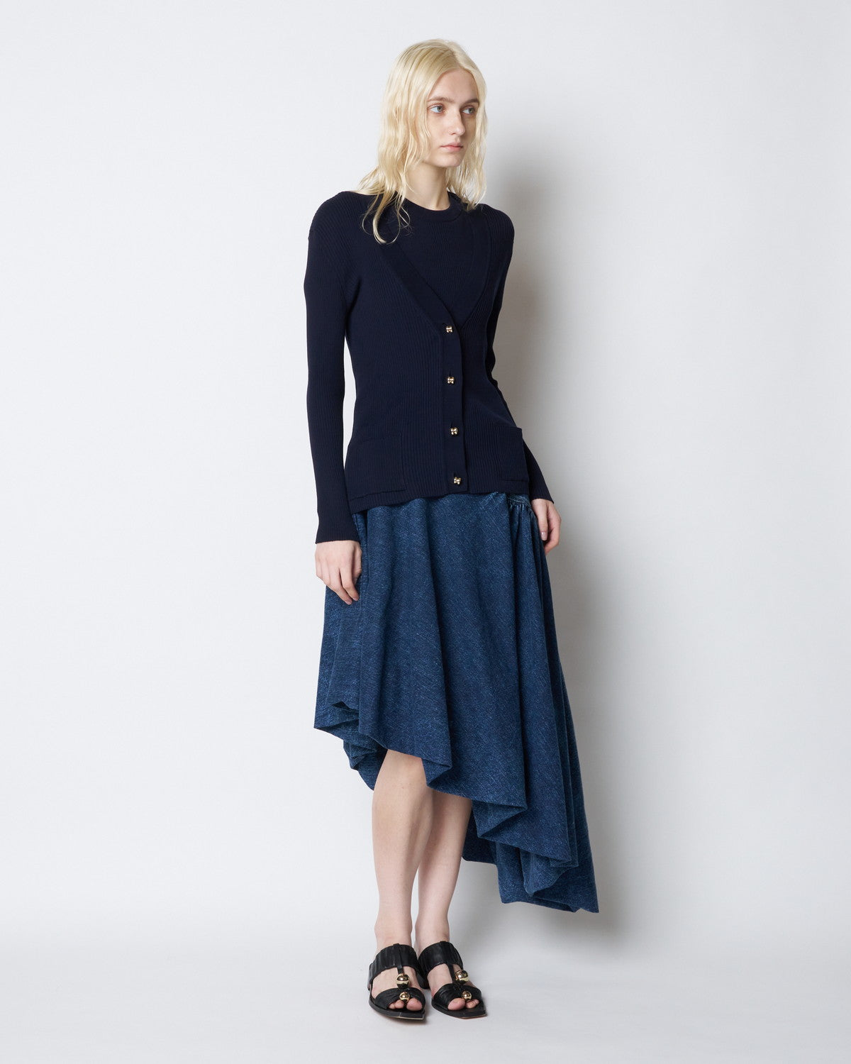 【PRE ORDER】PEARL - V NECK CARDIGAN WITH BUTTONS