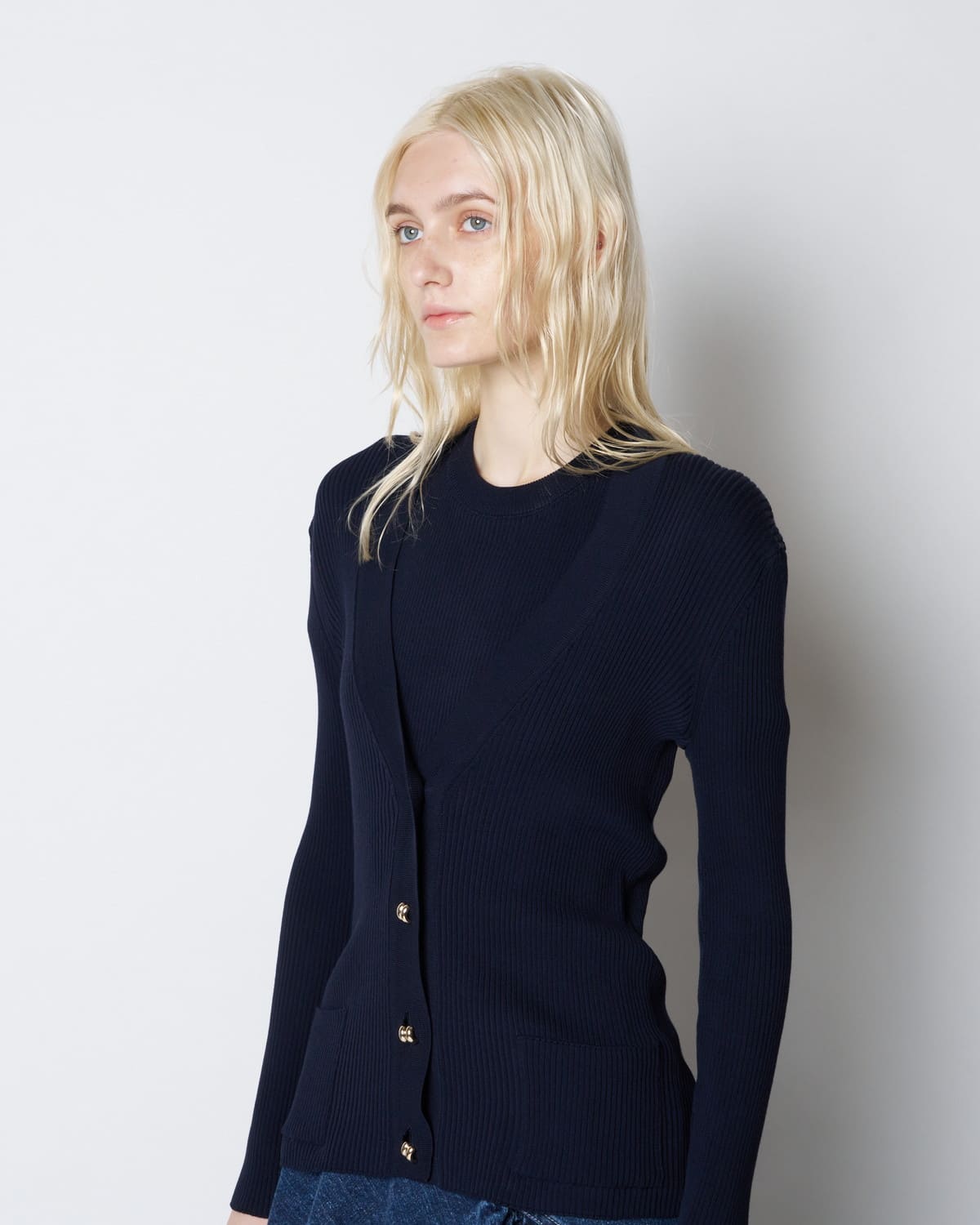 【PRE ORDER】PEARL - V NECK CARDIGAN WITH BUTTONS