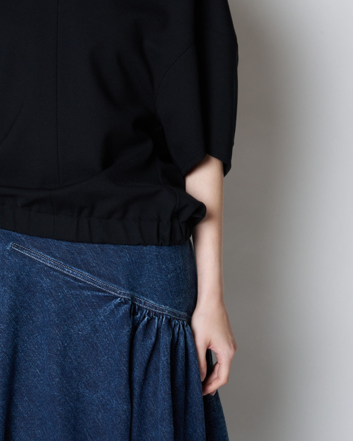 【PRE ORDER】POLLY - SCULPTURAL SLEEVE TOP
