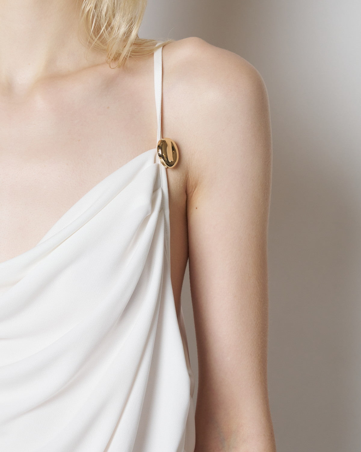 【PRE ORDER】PERINE - DRAPED COWL TOP WITH METALLIC BUTTON